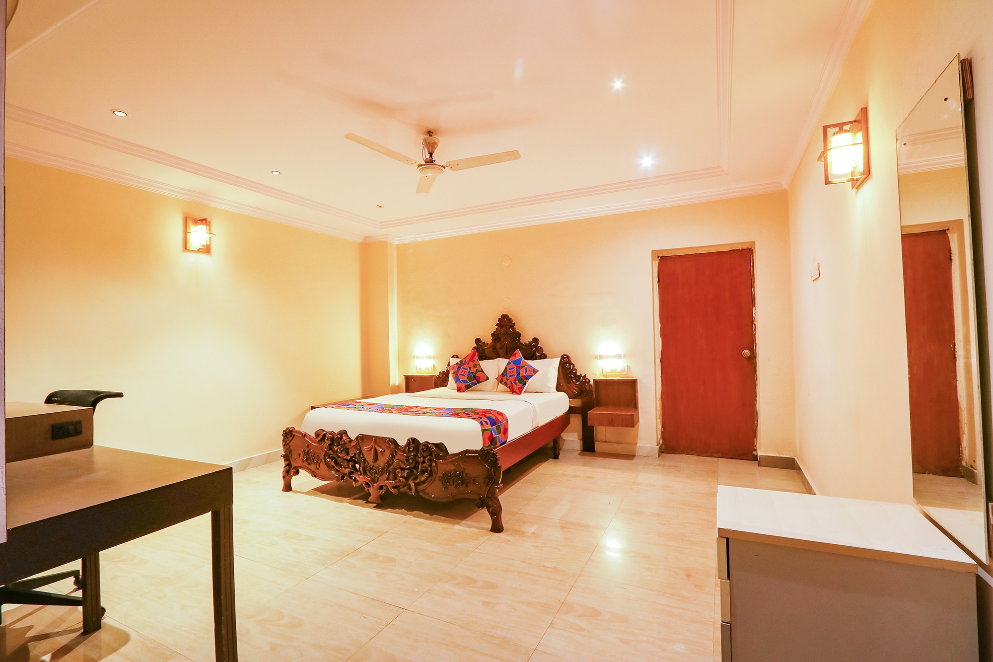FabHotel Maruthi Residency - Nr Lakdikapul Metro Station - Tap to explore photos