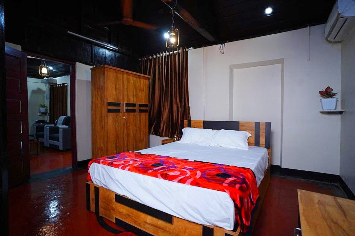 Velloor Riverside Heritage Homestay - Tap to explore photos