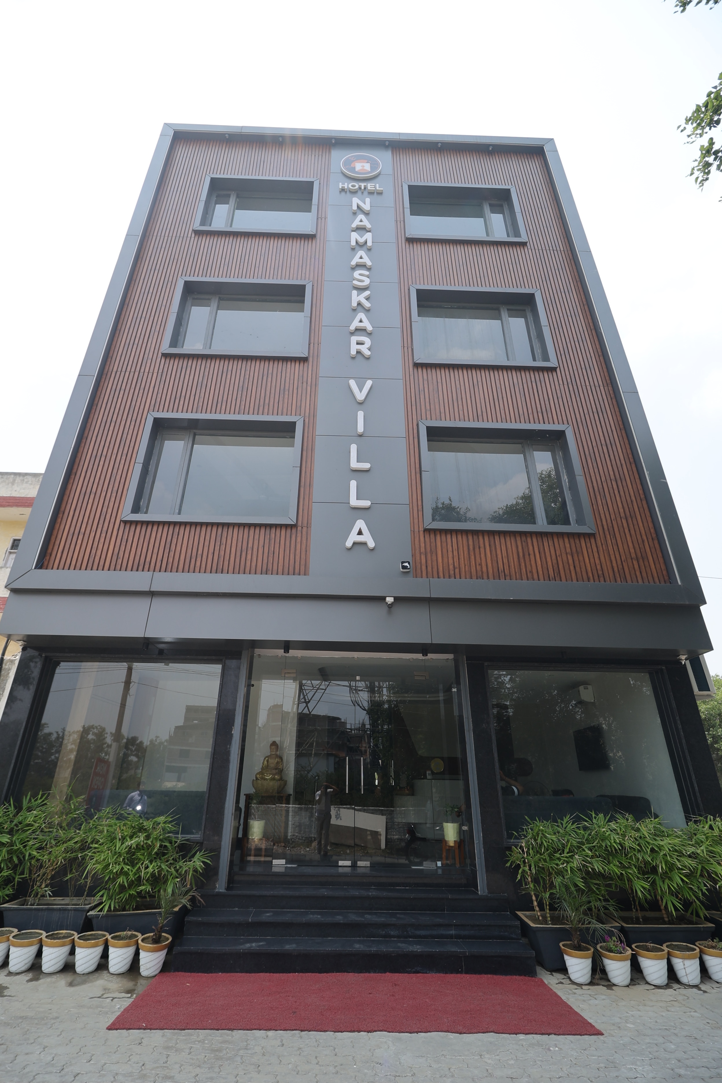 Hotel Namaskar Villa - Tap to explore photos