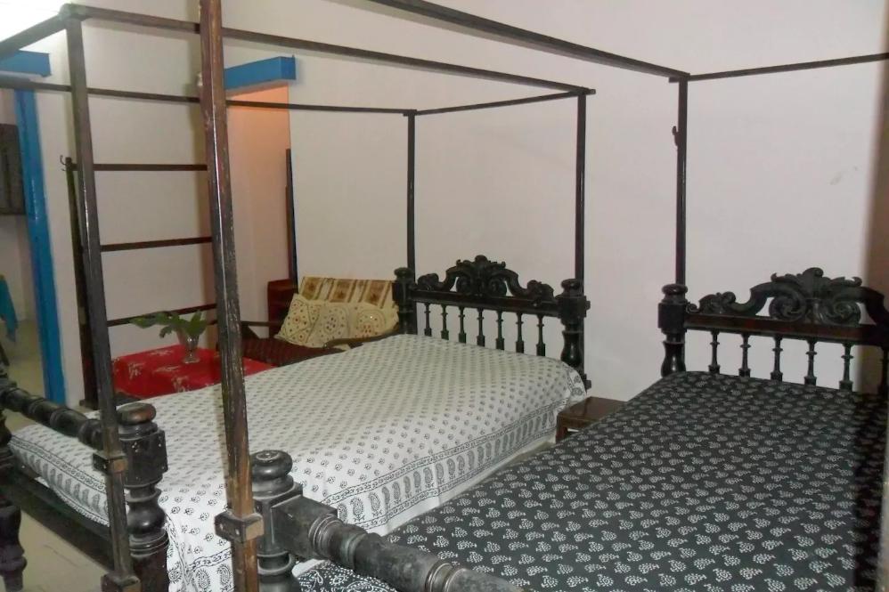 P6 Alipore-2 BHK Apartment - Tap to explore photos
