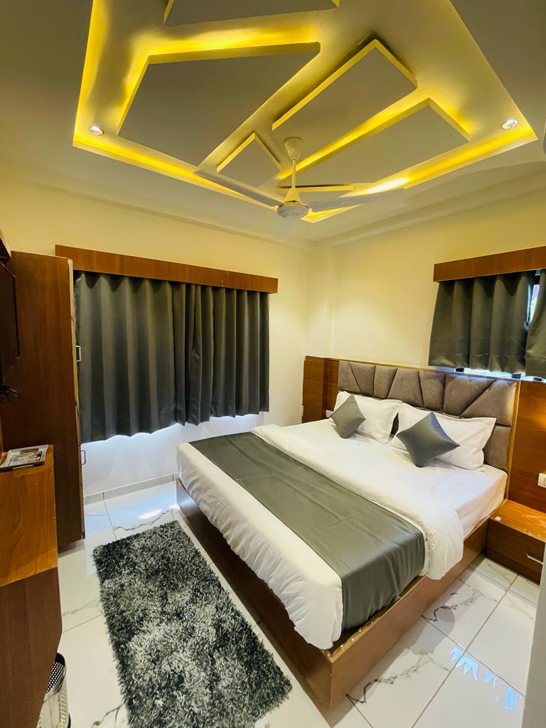 Hotel Lemzon Gandhinagar - Tap to explore photos
