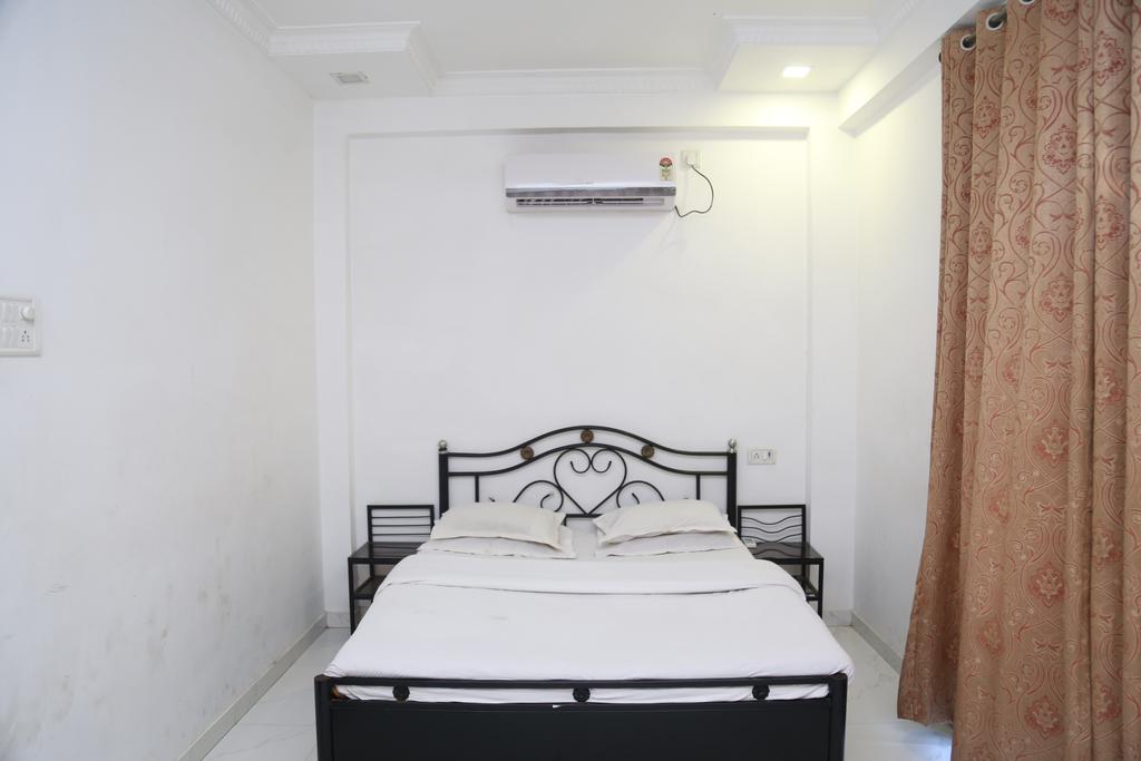 CPSI HOSPITAL PAREL WEST BYCULLA APARTMENT - Tap to explore photos