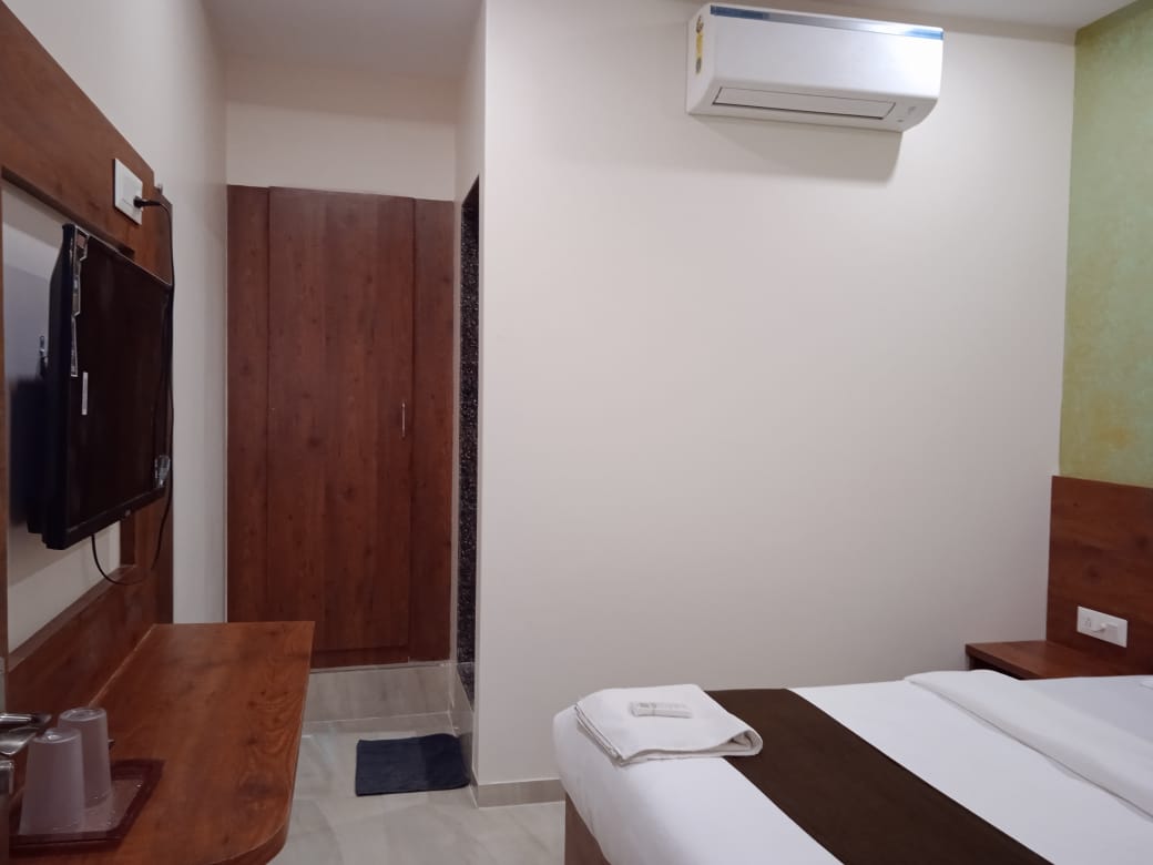 Hotel Raheja Residency - Tap to explore photos