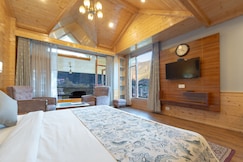 Snow Peak Retreat & Cottages (Centrally Heated- Hill View), Manali