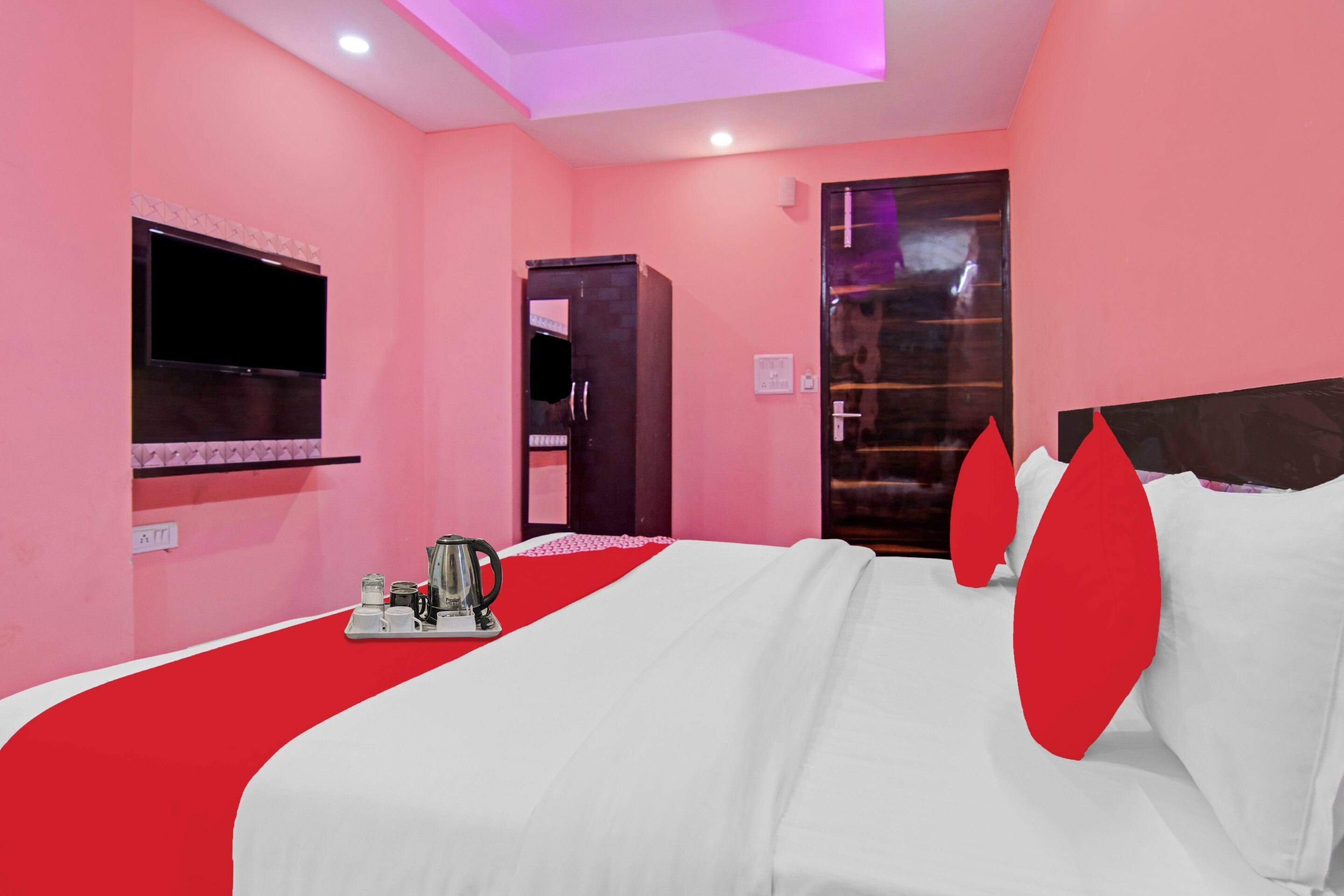 Super Hotel O Rishabh Inn - Tap to explore photos