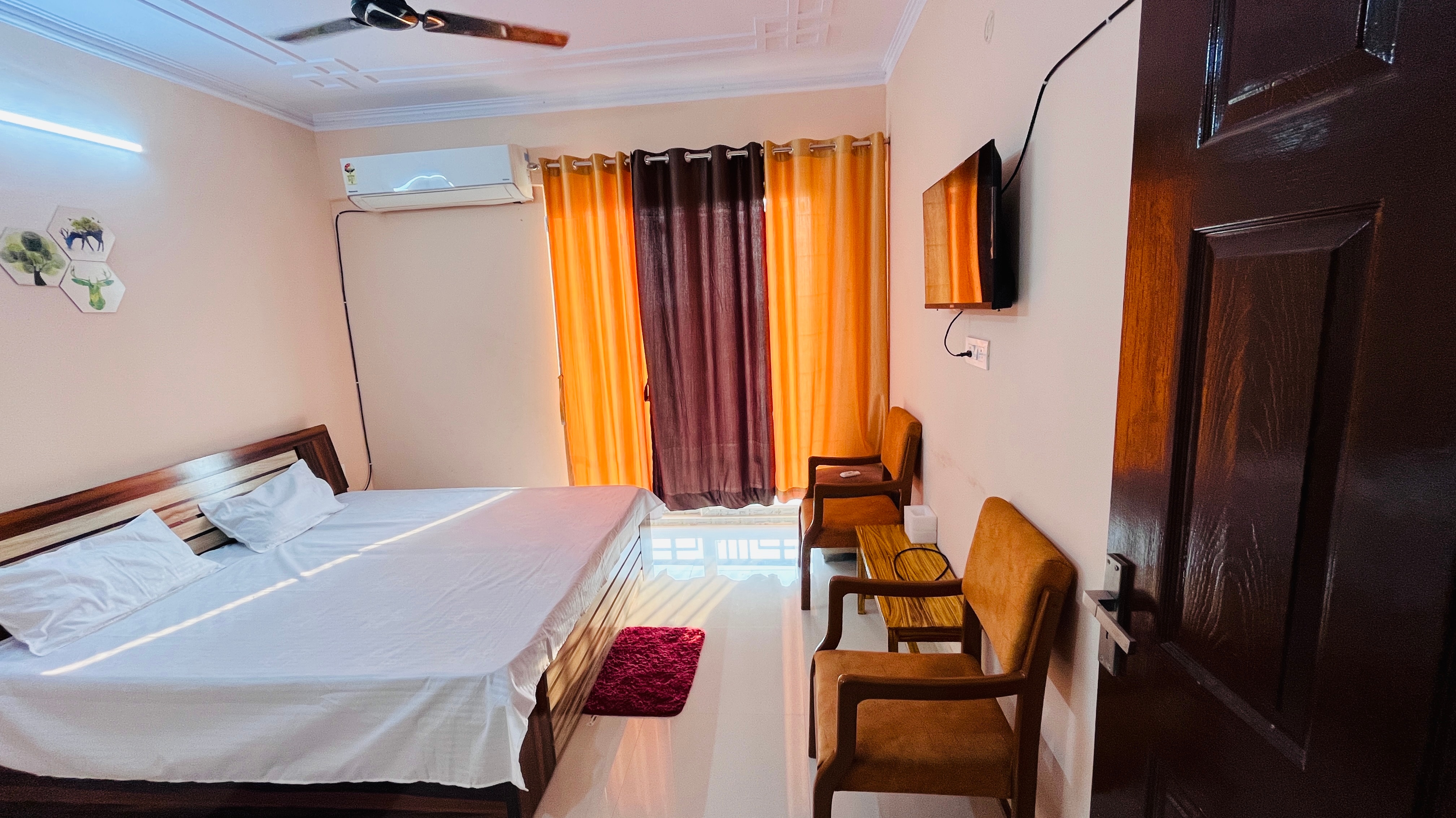 Bcc Blue mountain apartment Vrindavan sector 17 - Tap to explore photos