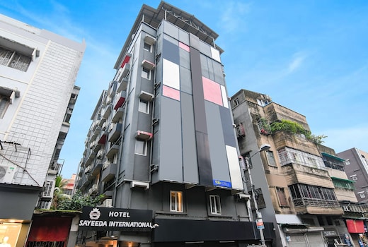 FabHotel Sayeeda International - 600m from Park Circus 7 Point