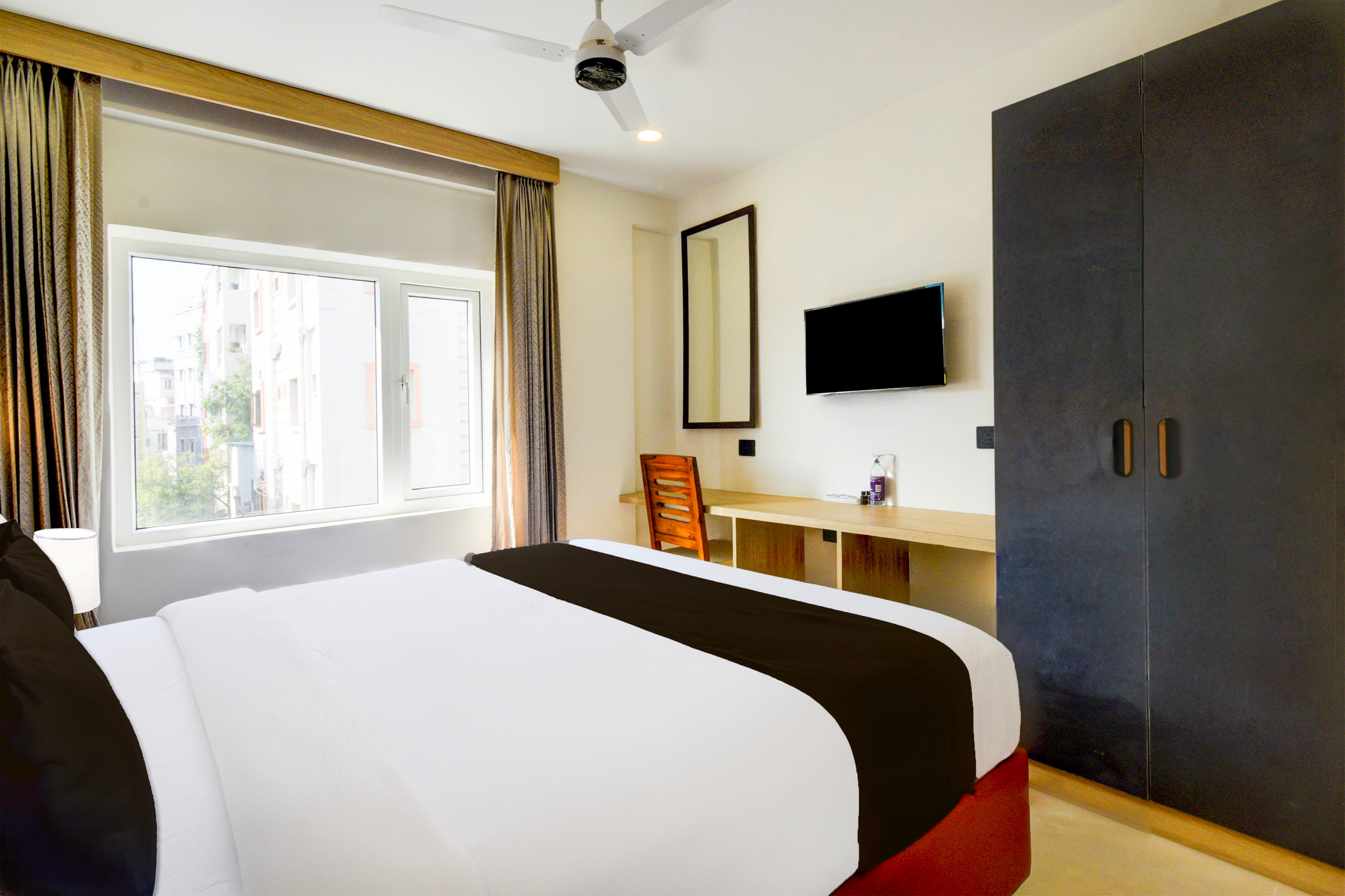 Townhouse Aarav Business Hotel - Tap to explore photos