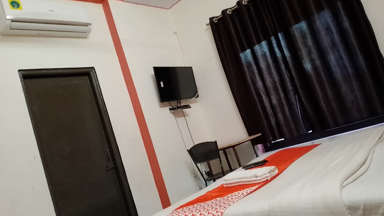 NEW DELHI GRAND GUEST HOUSE - Tap to explore photos