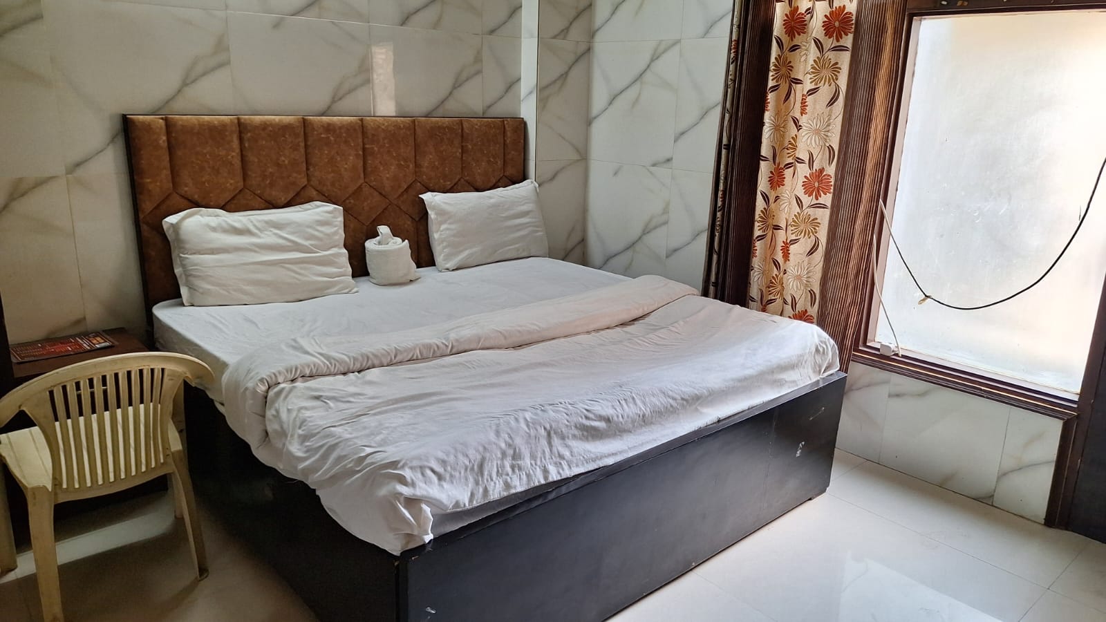 Dwarka Inn - Tap to explore photos