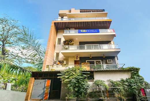 FabHotel Silver Oak BnB - Nr. Yashobhoomi Convention Centre