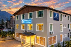 Hotel Seven Hill Star - Rajbagh, Srinagar