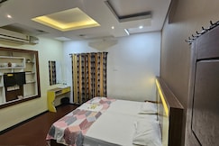 Oudh blooms, Ottappalam