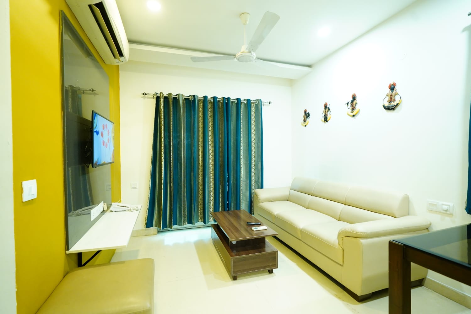 The Cryptoscopophilian 2 BHK flat in the fin hub - Tap to explore photos