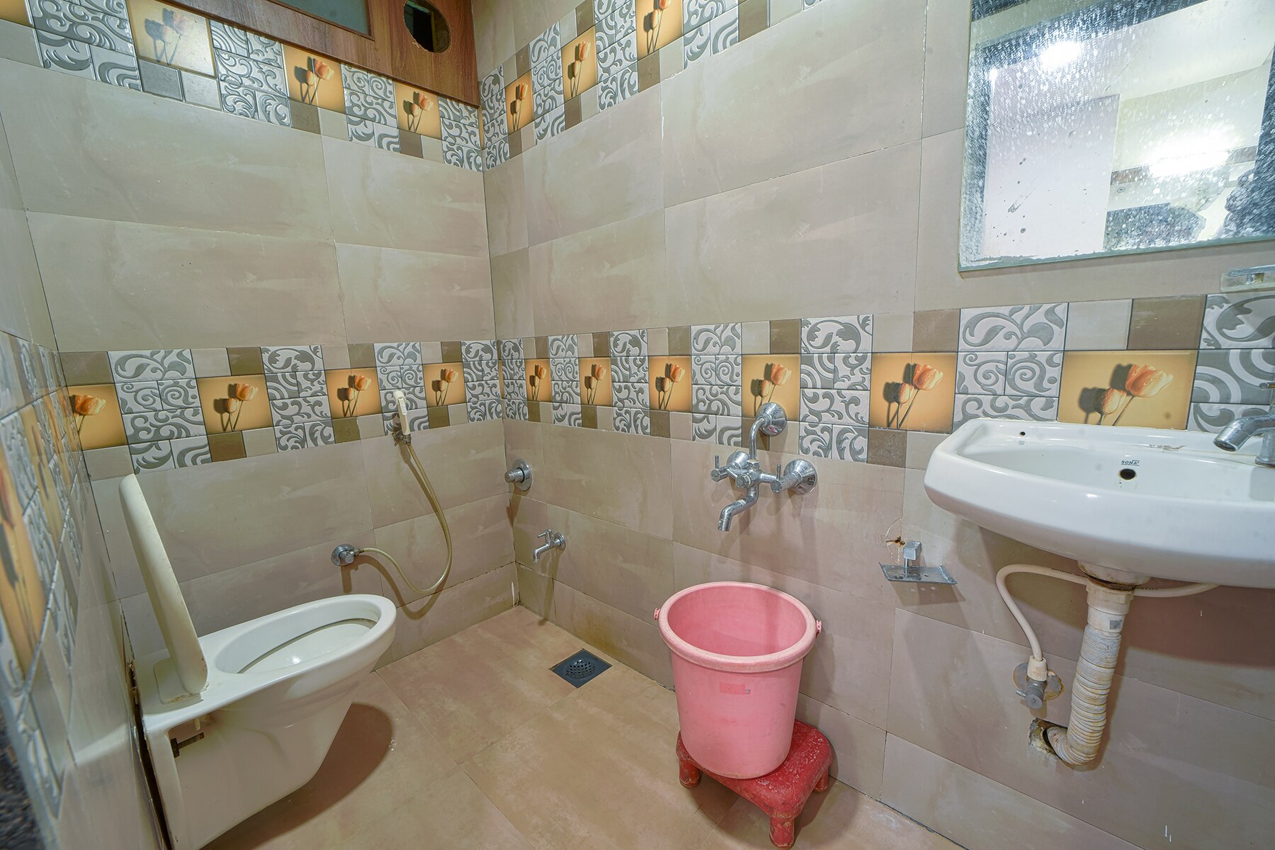 Hotel Radhika Deluxe 3