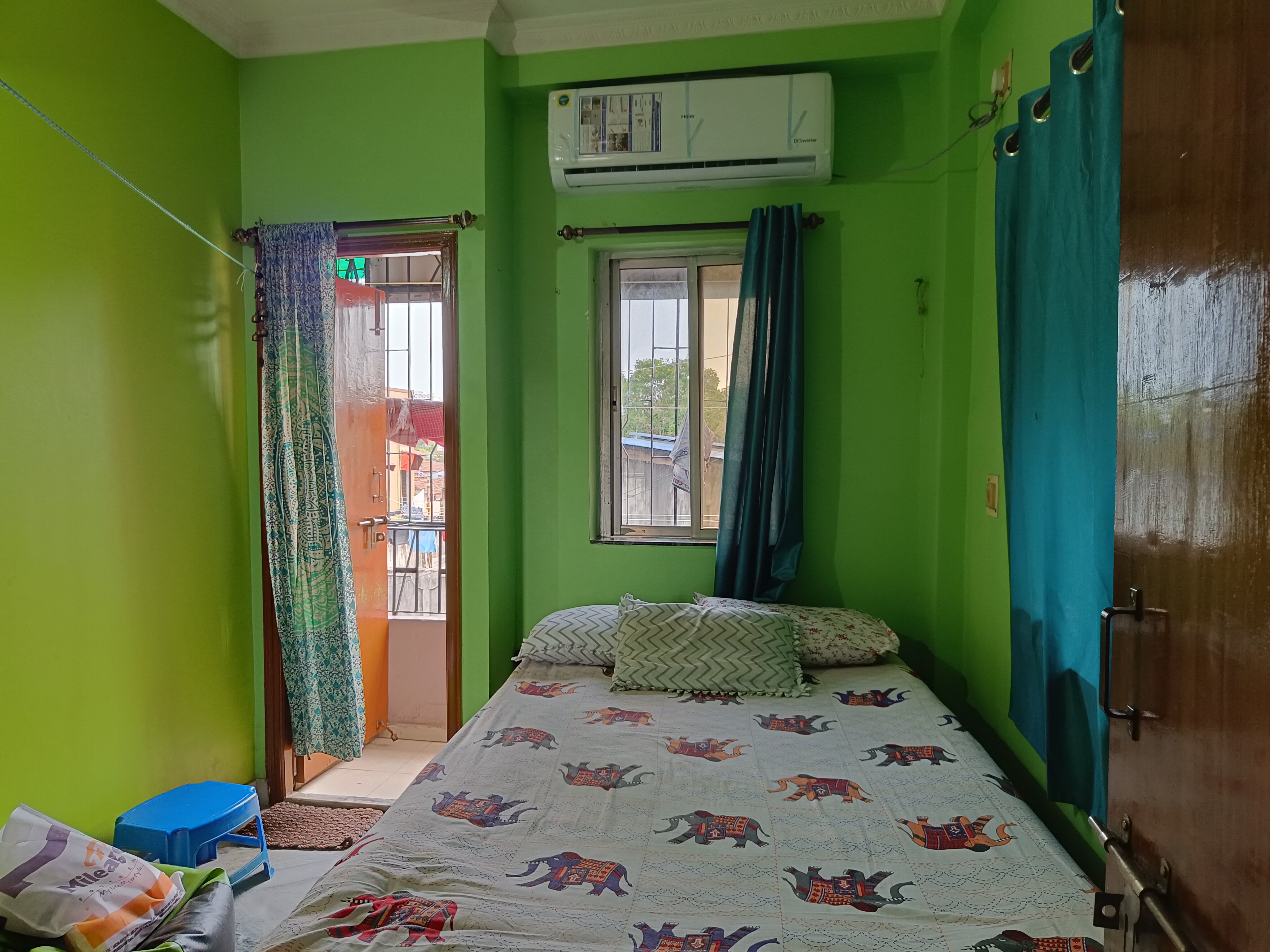 Home Stay at Tollygunge - Tap to explore photos