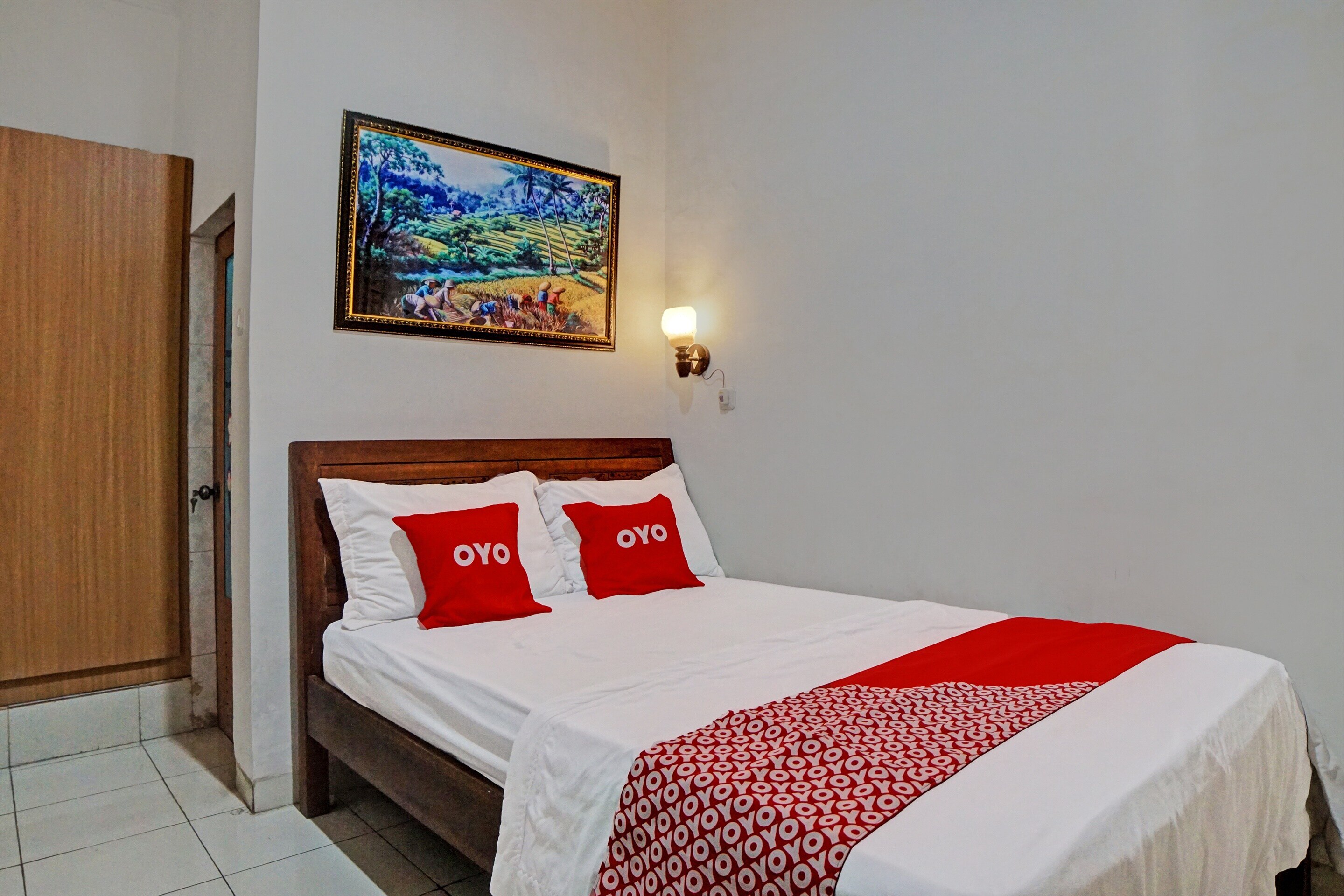OYO 92638 Jr Residence Syariah - Tap to explore photos