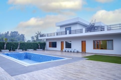 Fillow Casa Gurgaon Cosy Aqua 5BHK Farmstay, Gurgaon