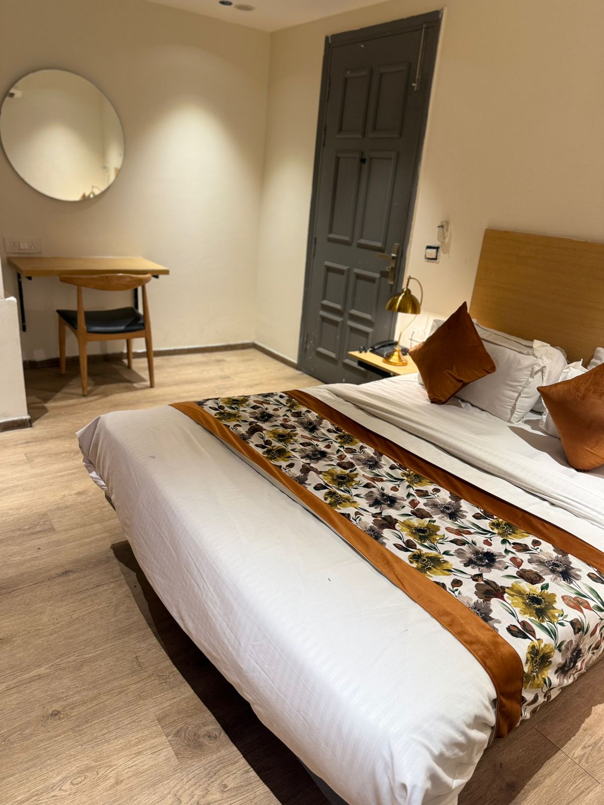 Hotel Grand Arcasia Dilshad Garden - Tap to explore photos