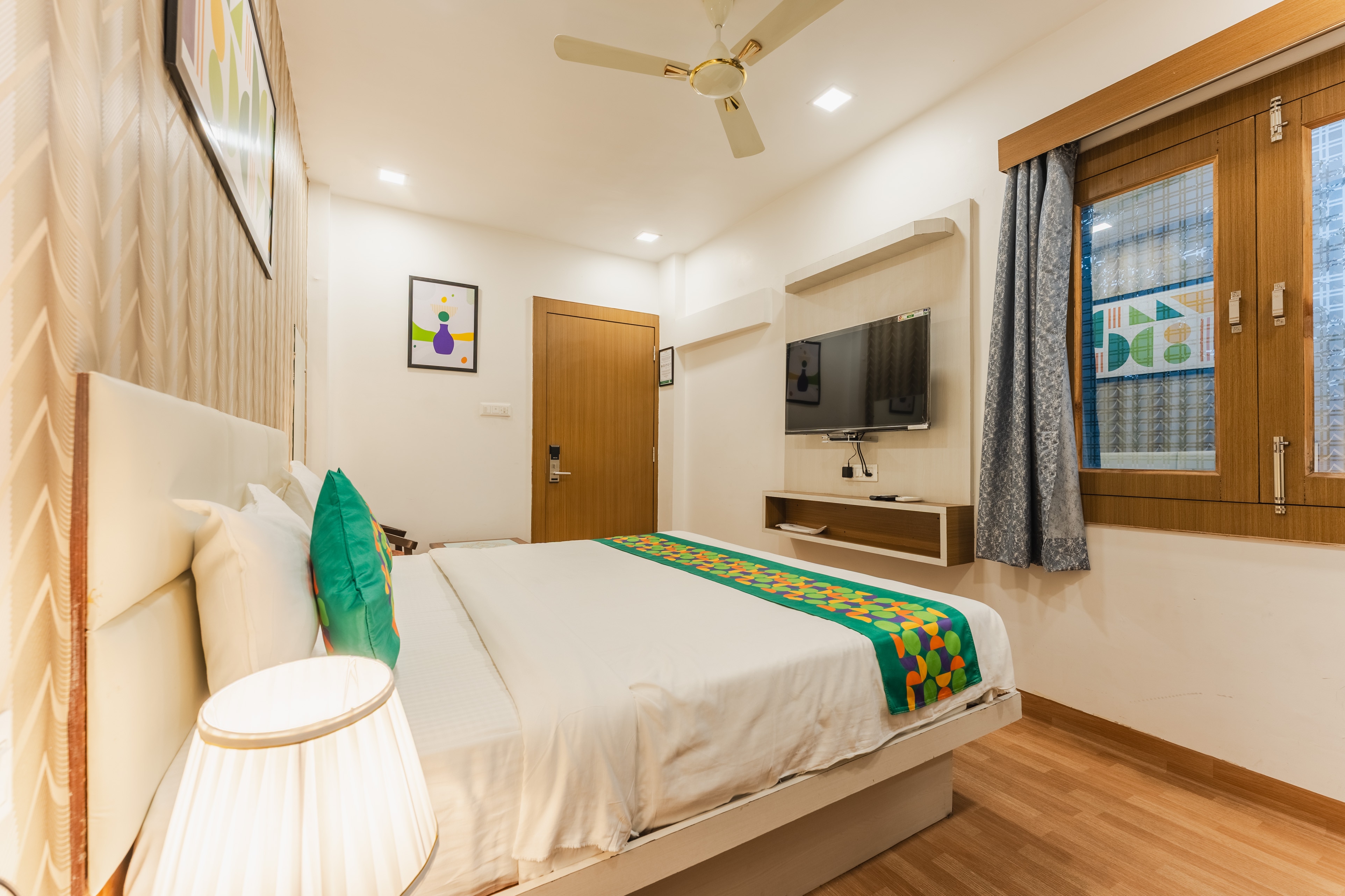 Deluxe Room Ambient Comfort Seating