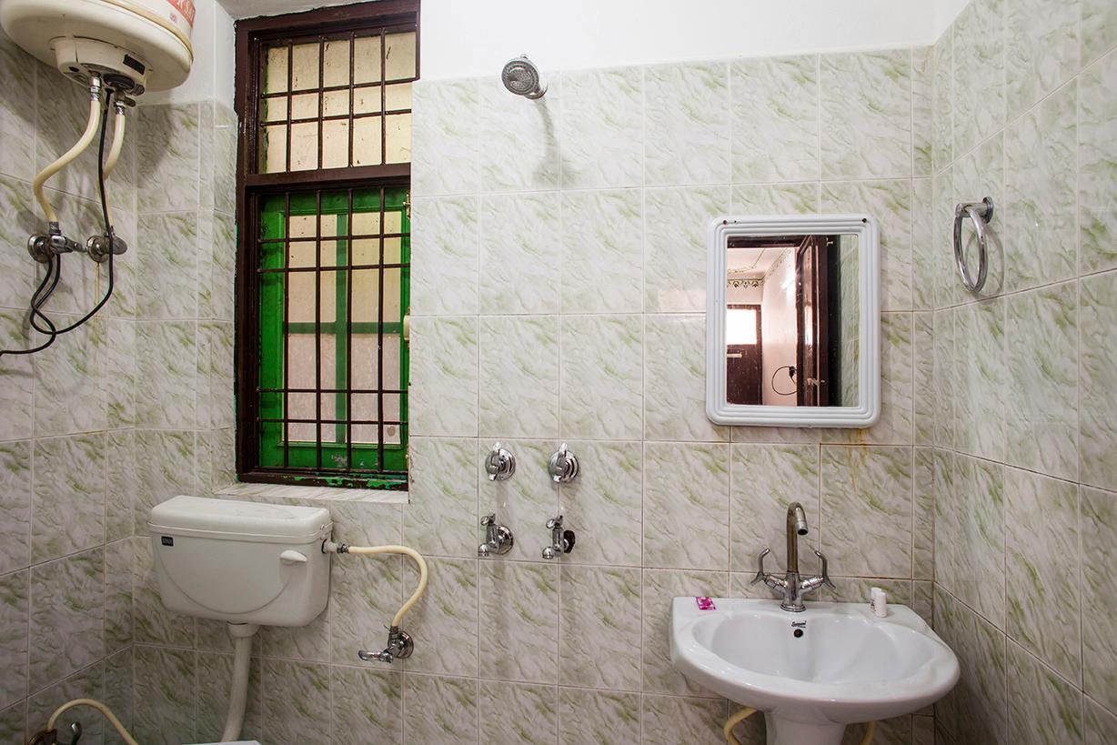 Gipsy Kings Guest House - Tap to explore photos