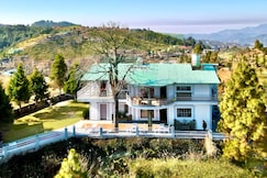 The Pine Villa (4BHK with WiFi & Cook), Almora