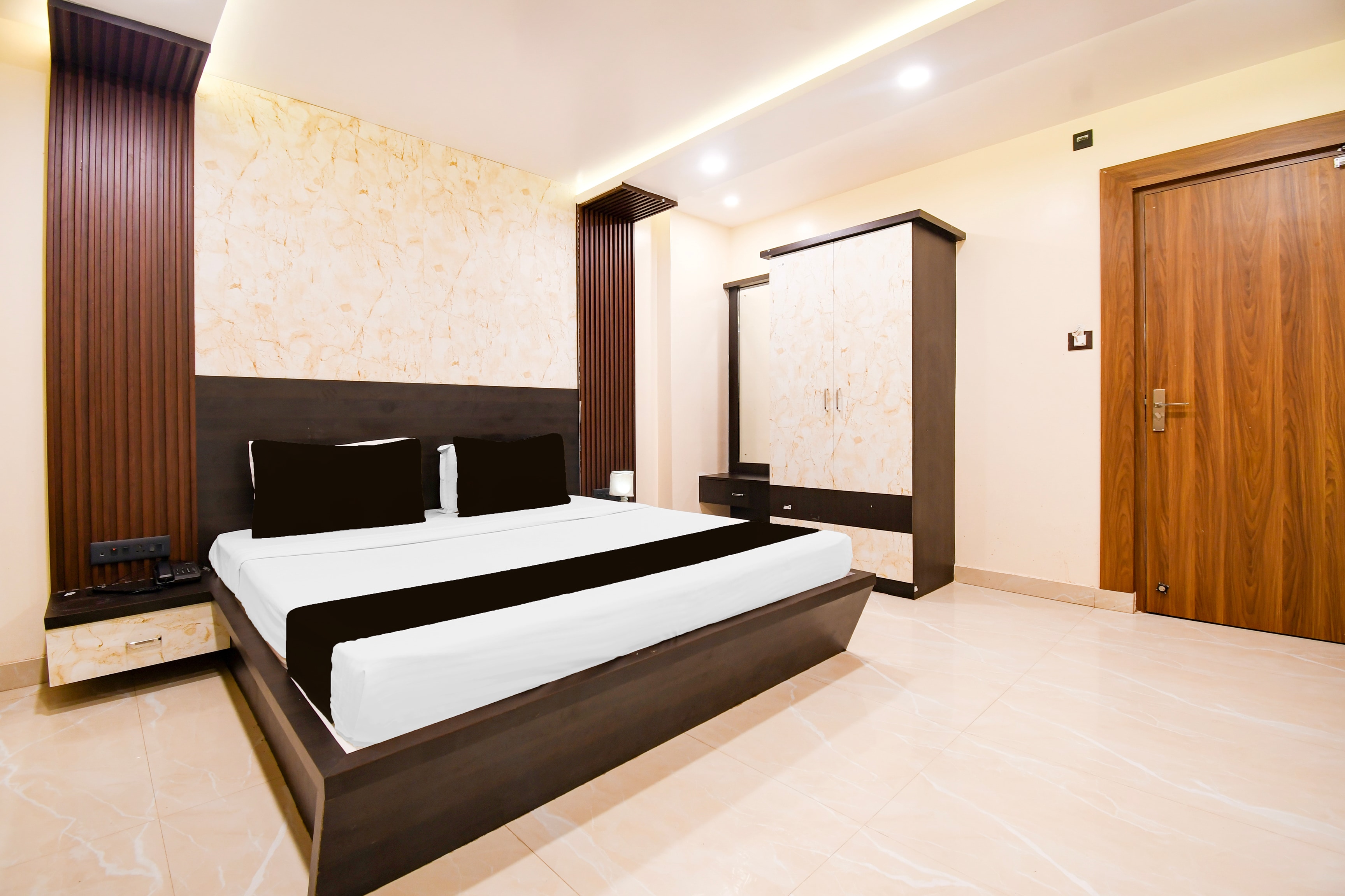 Super Townhouse Puri Formerly Hotel Narashingha - Tap to explore photos