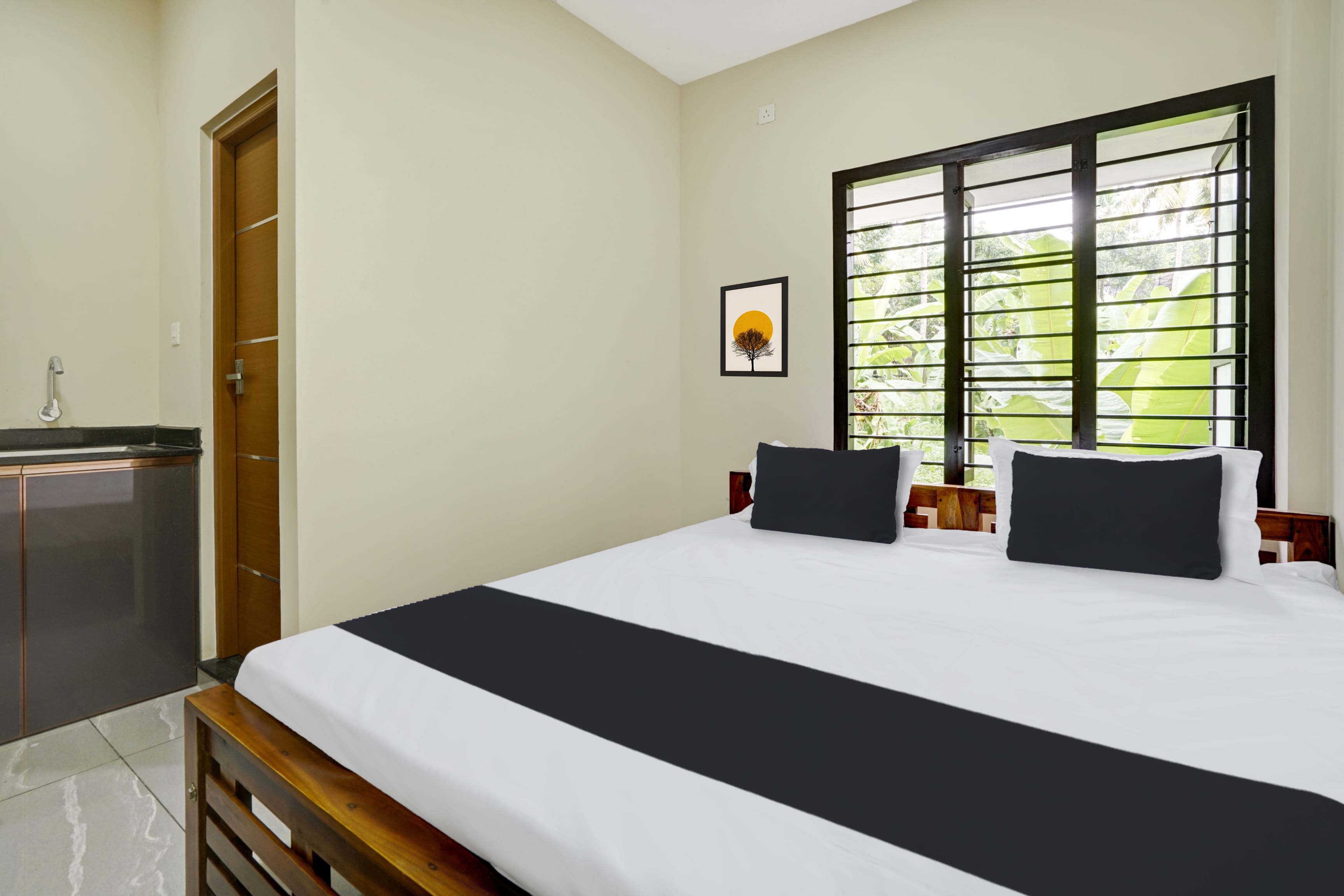 Hotel O SOUPARNIKA RESIDENCY - Tap to explore photos