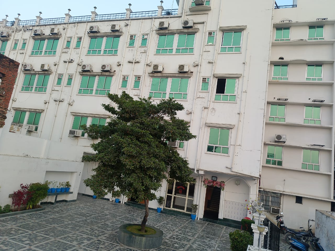 Hotel Shanti INN - Tap to explore photos