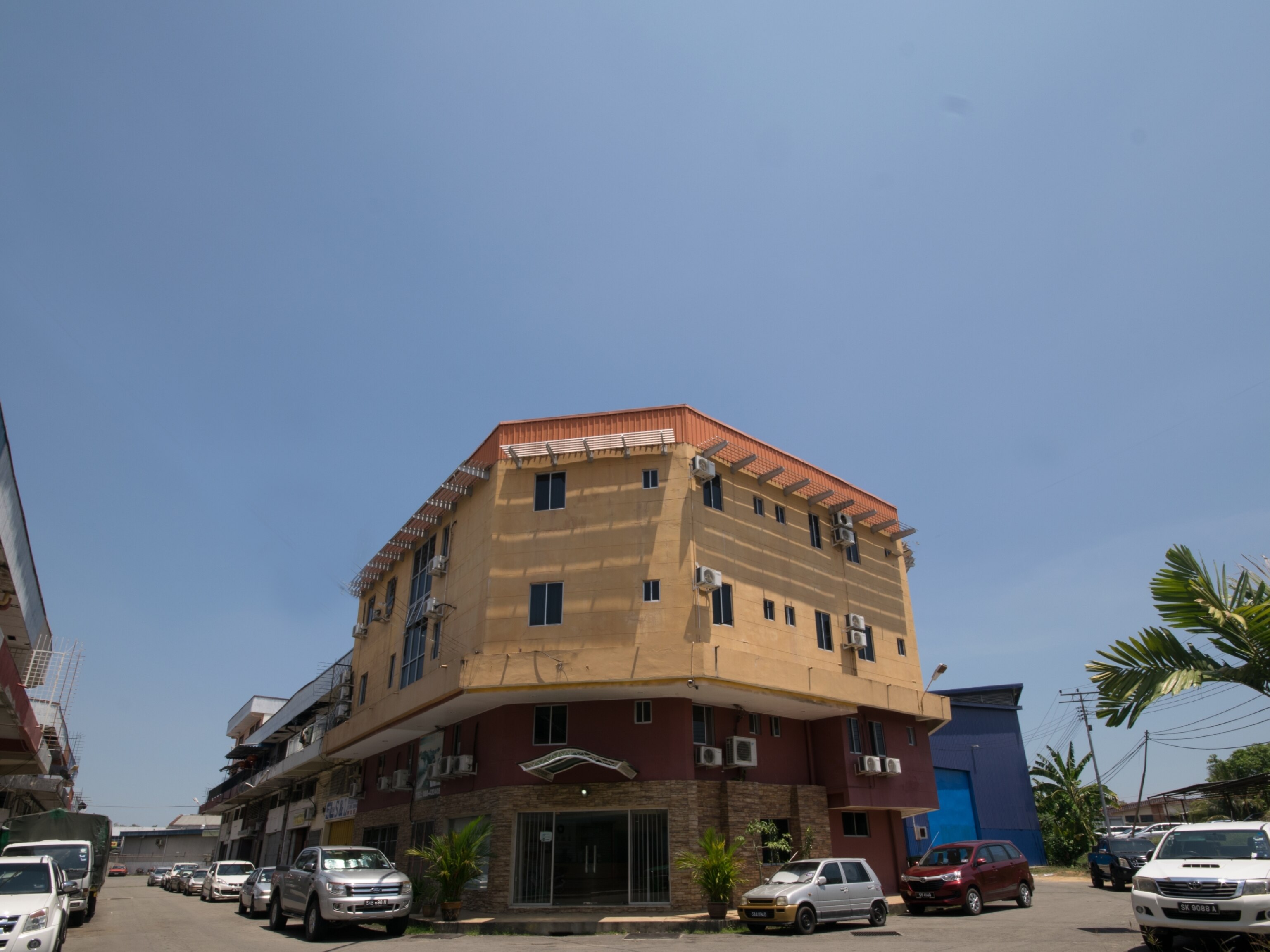 OYO 963 Hotel Oriental Standard - Tap to explore photos