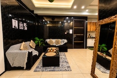 Cozy stay with Jacuzzi Home Theatre Sushant Lok, Gurgaon