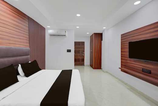 Super Collection O Sector 18 Metro station