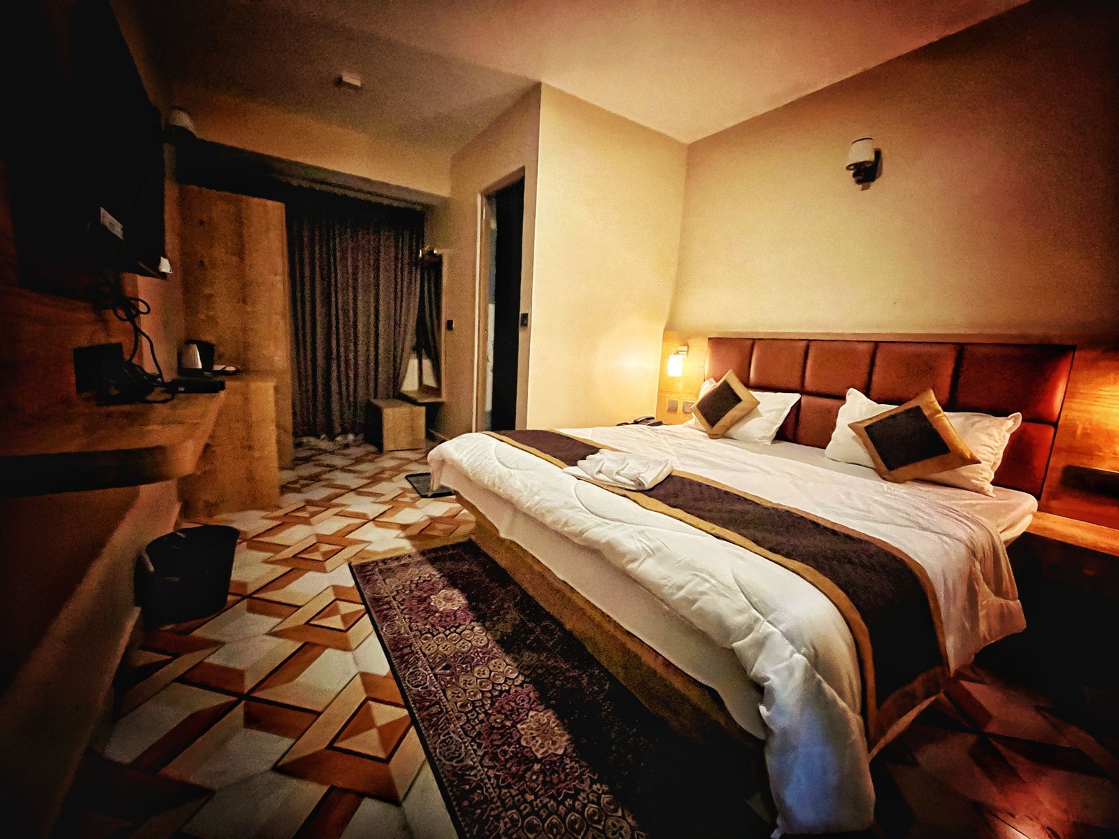 HOTEL NAZOM RETREAT - Tap to explore photos