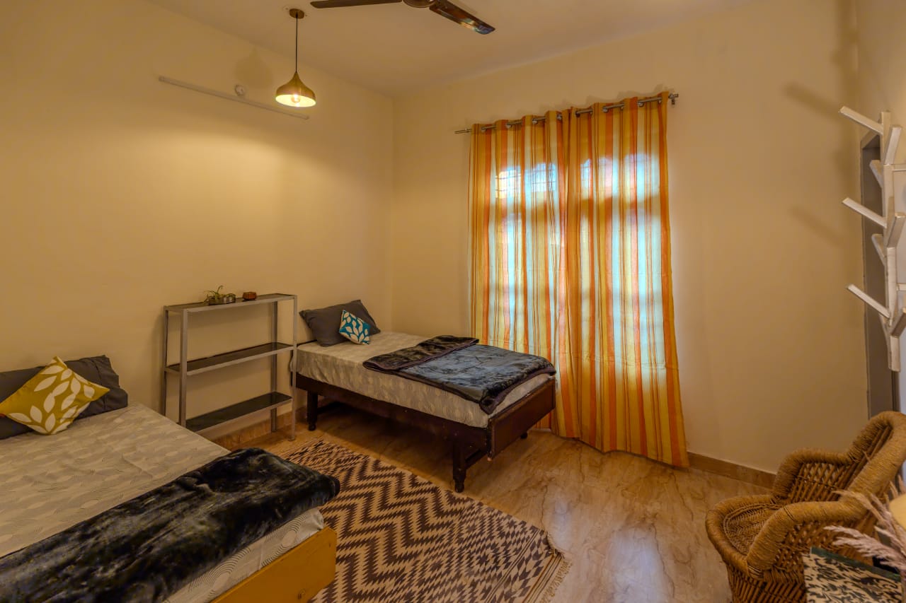 Freestays 10BR stay in Bir by Homeyhuyts - Tap to explore photos