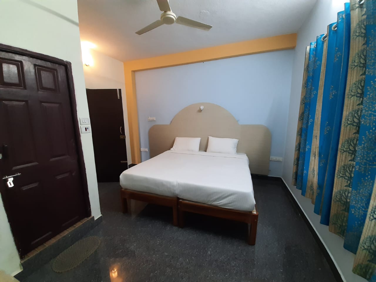 Daisey Dee Home Stay - Tap to explore photos
