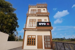 HOTEL O SS GRAND INN, Lucknow