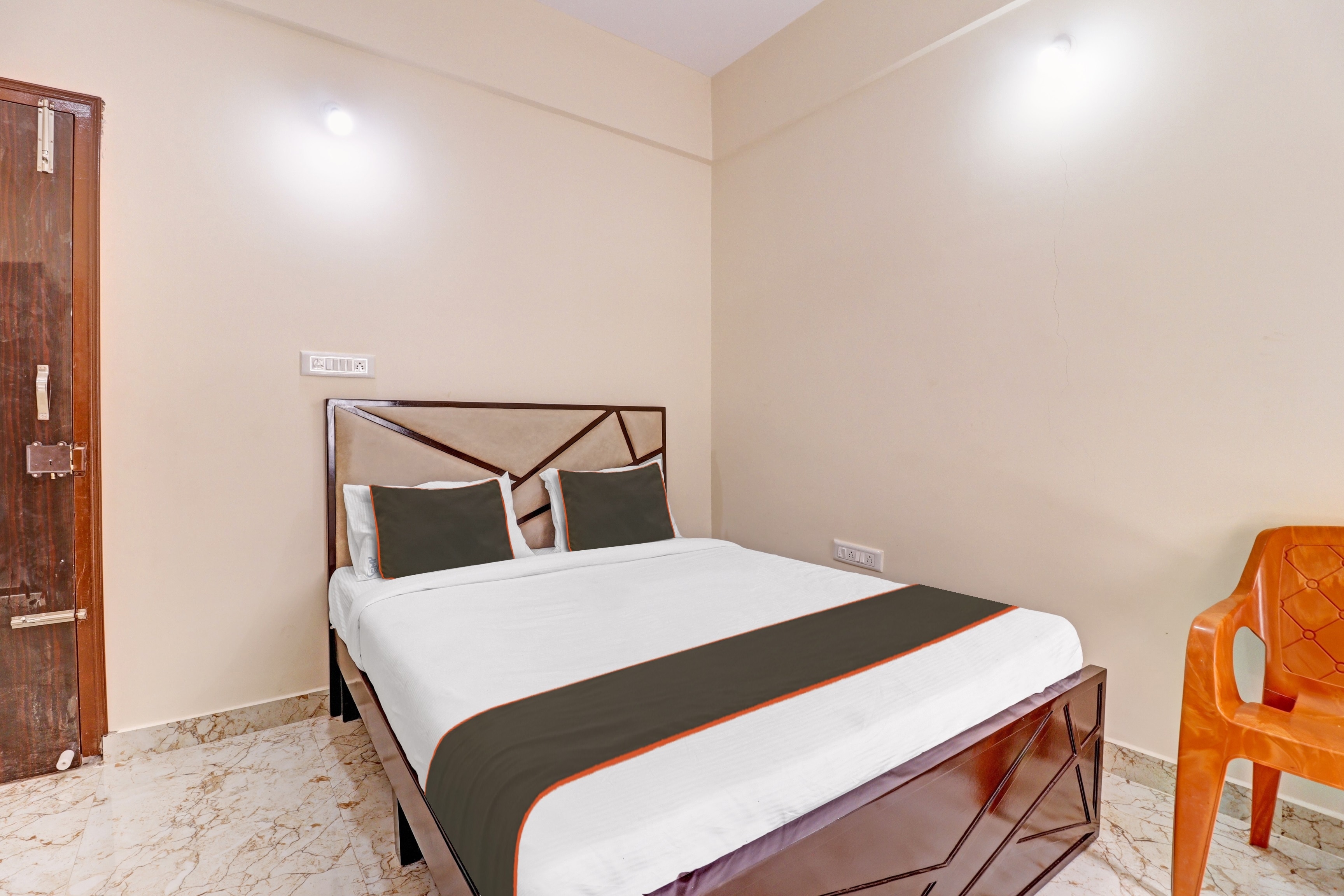 Hotel O Sri Maruthi Convention Formerly SMK Lodging - Tap to explore photos