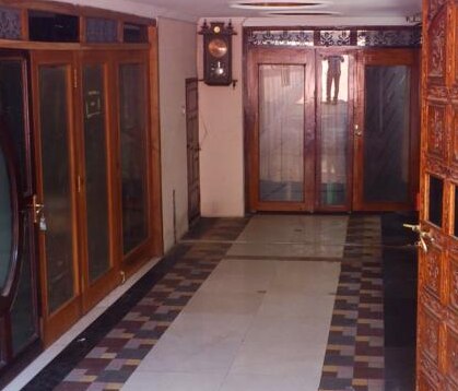 J S Home Stay - Tap to explore photos