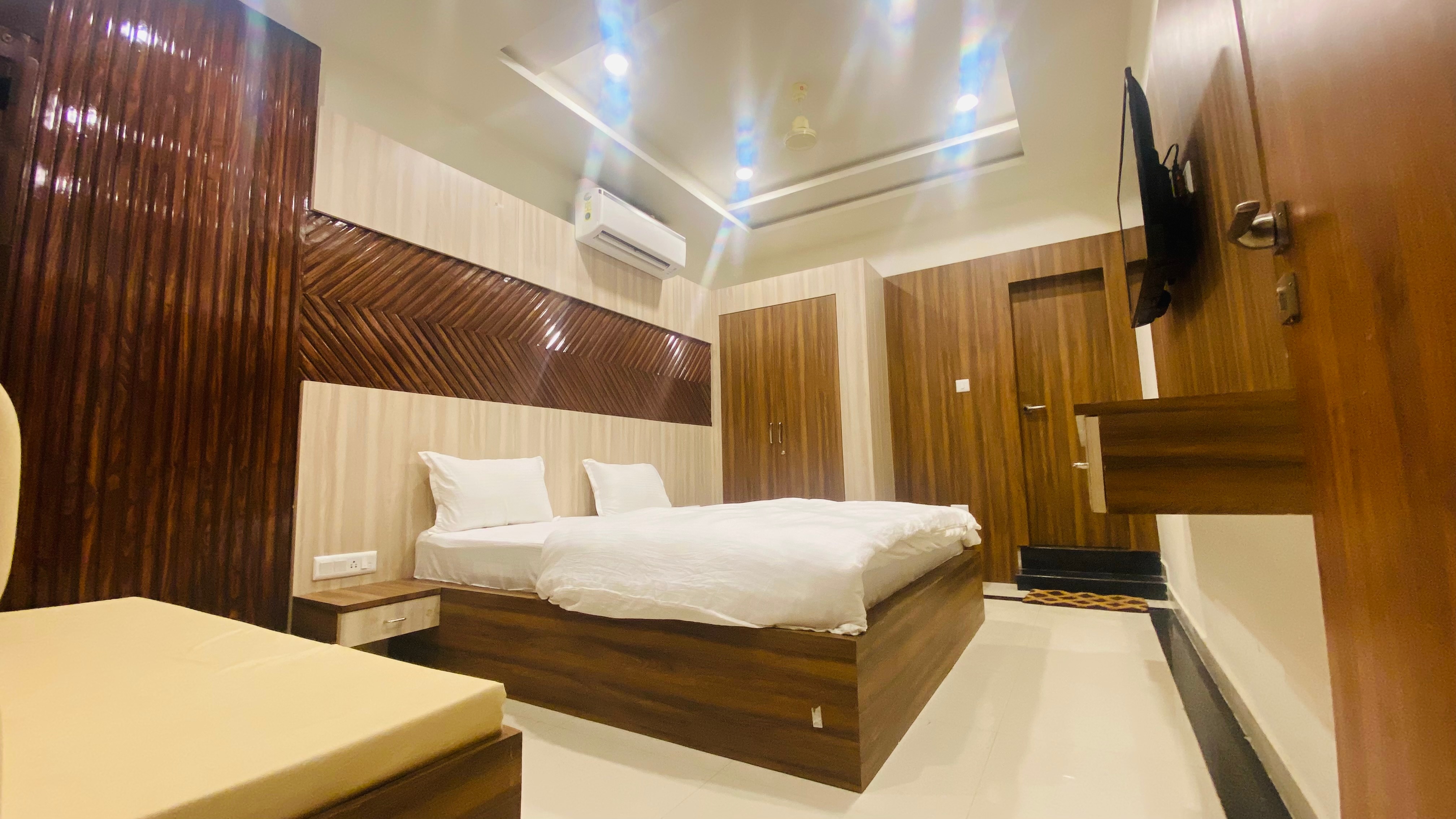 Hotel Sai Kripa - Tap to explore photos