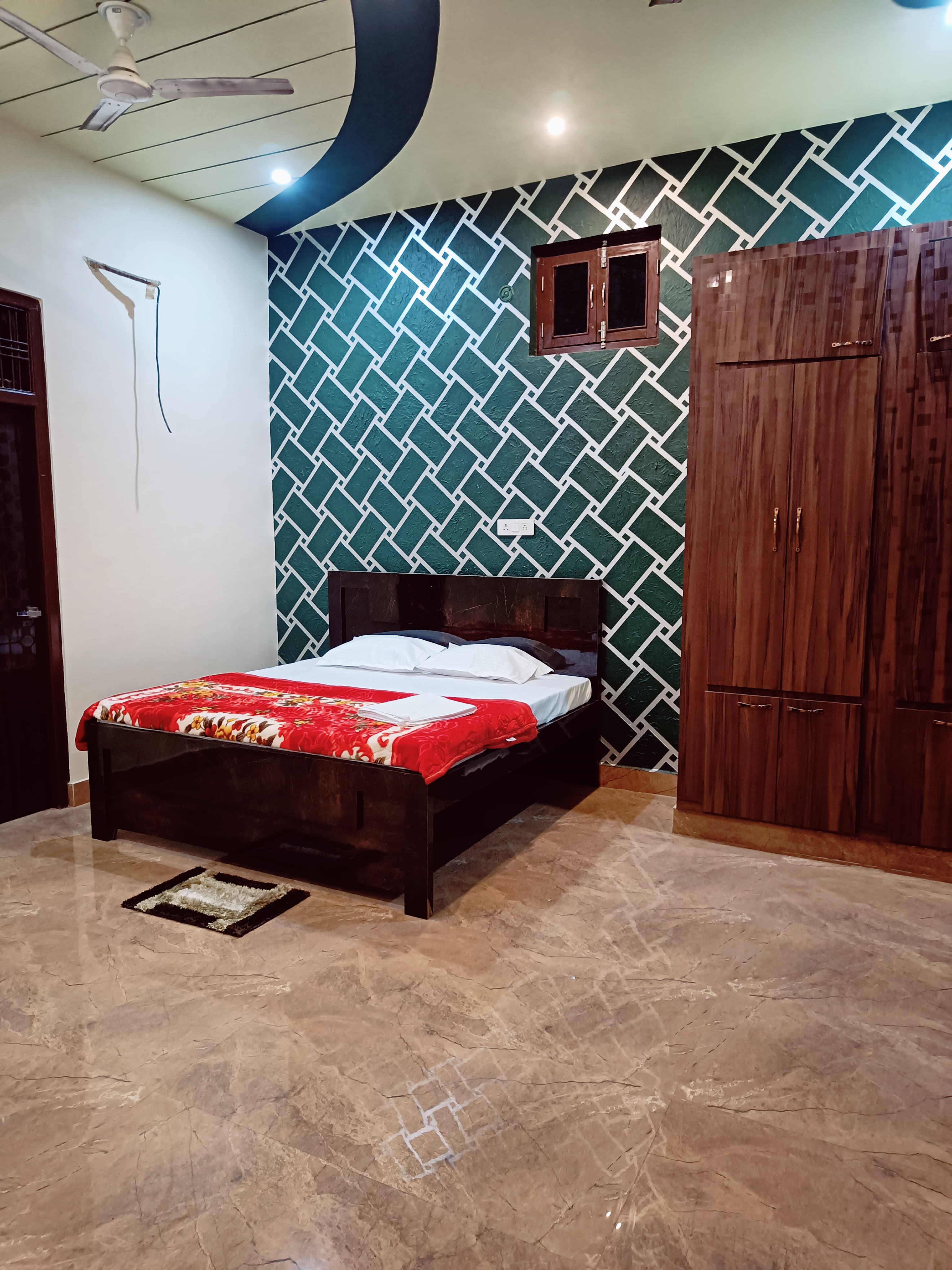 Saumya Palace & Home Stay - Tap to explore photos