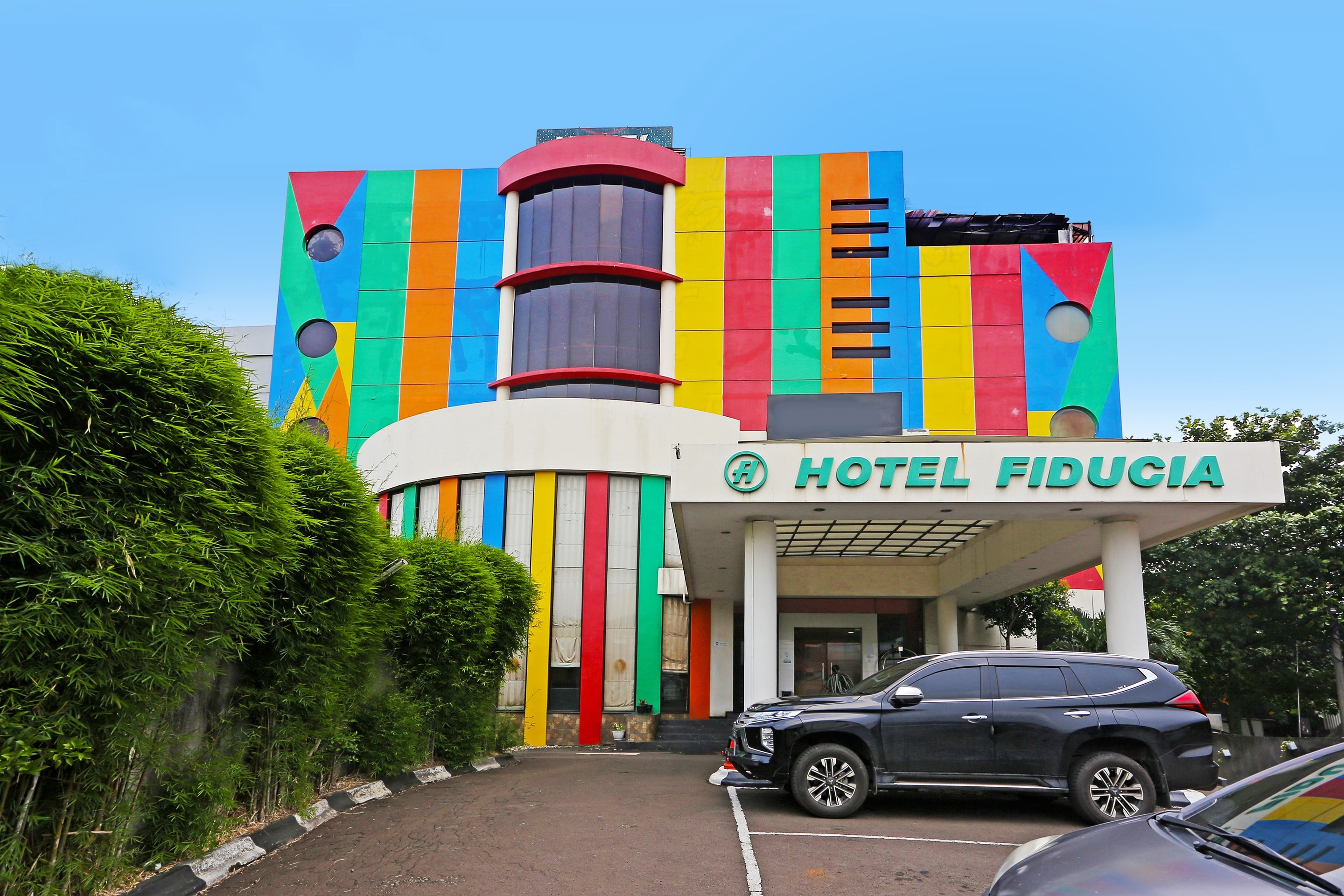 Super OYO Townhouse OAK Hotel Fiducia Serpong - Tap to explore photos