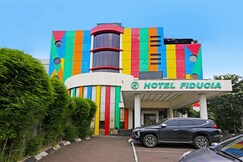 Super OYO Townhouse OAK Hotel Fiducia Serpong, Tangerang Selatan