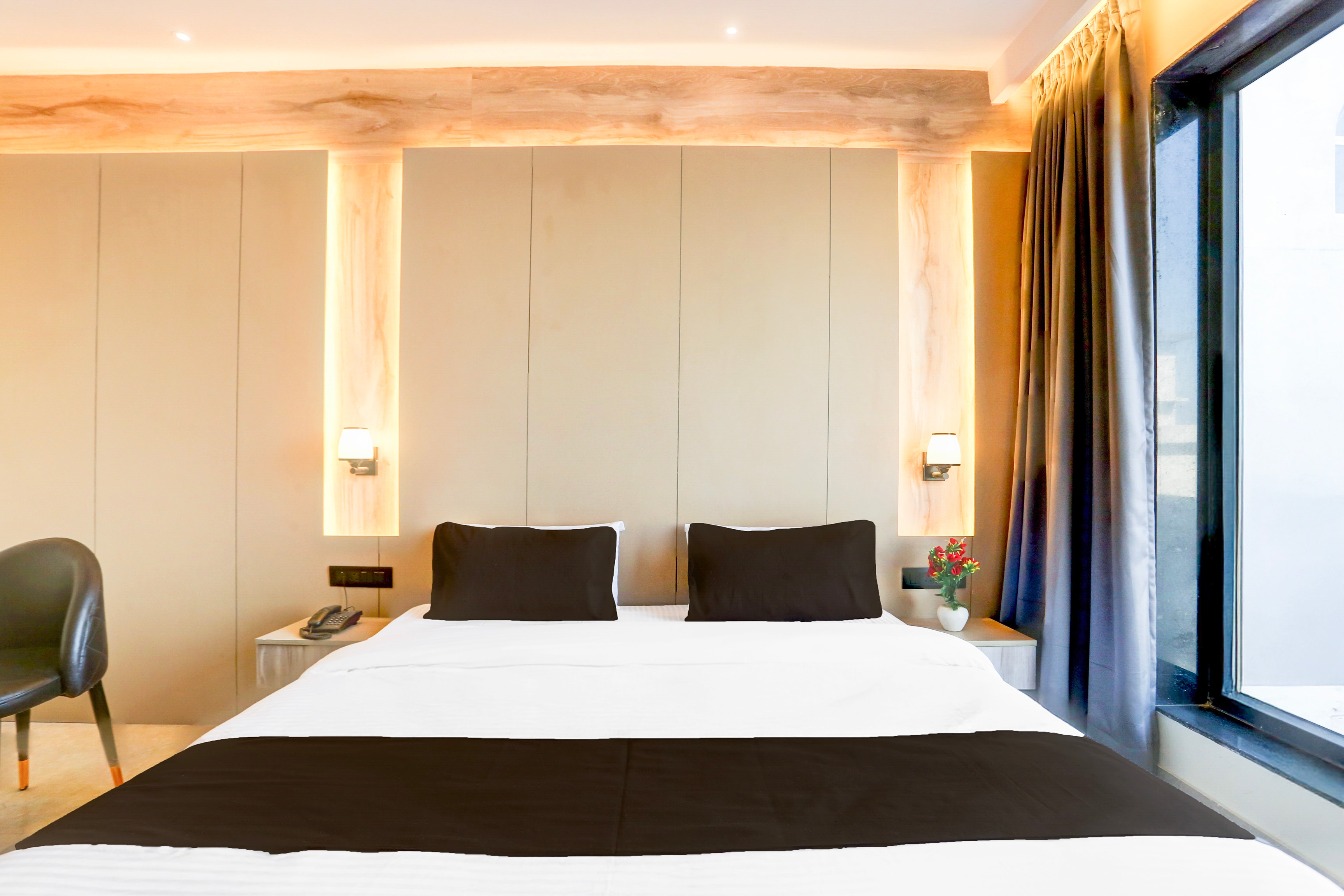 Super Townhouse ISBT Dehradun - Tap to explore photos