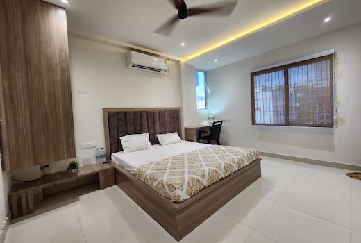 Lakhdatar Inn - 1km From Baba Dham Area