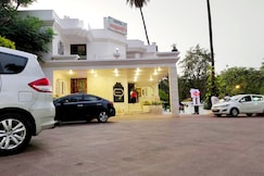 MAGANJI'S ( Pure Vegetarian ) - A COMPLETE FAMILY HOTEL, Mount Abu