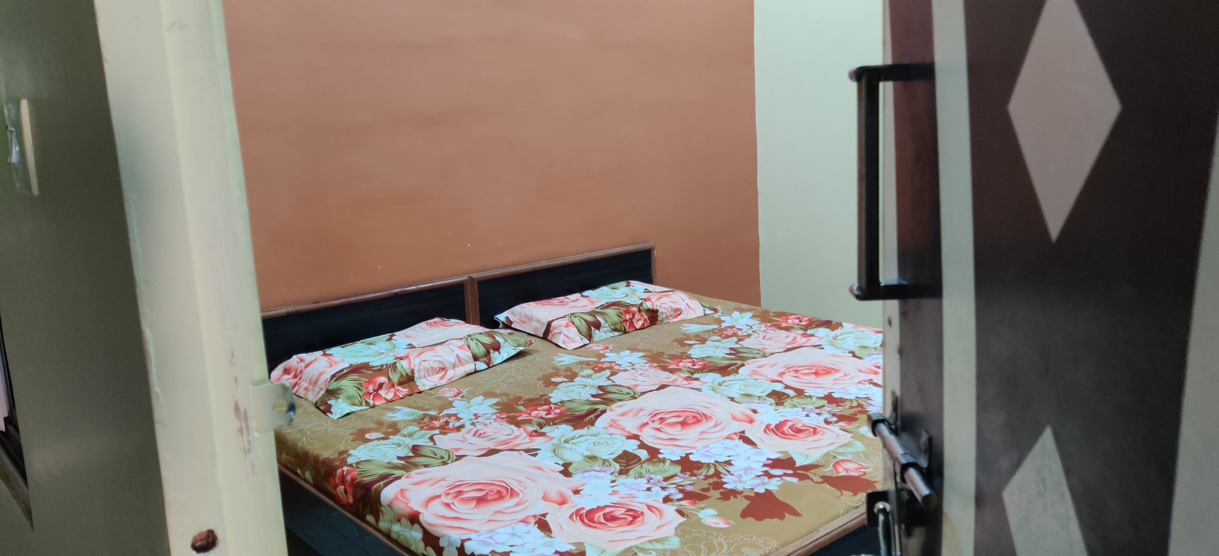 Yash Guest House - Tap to explore photos