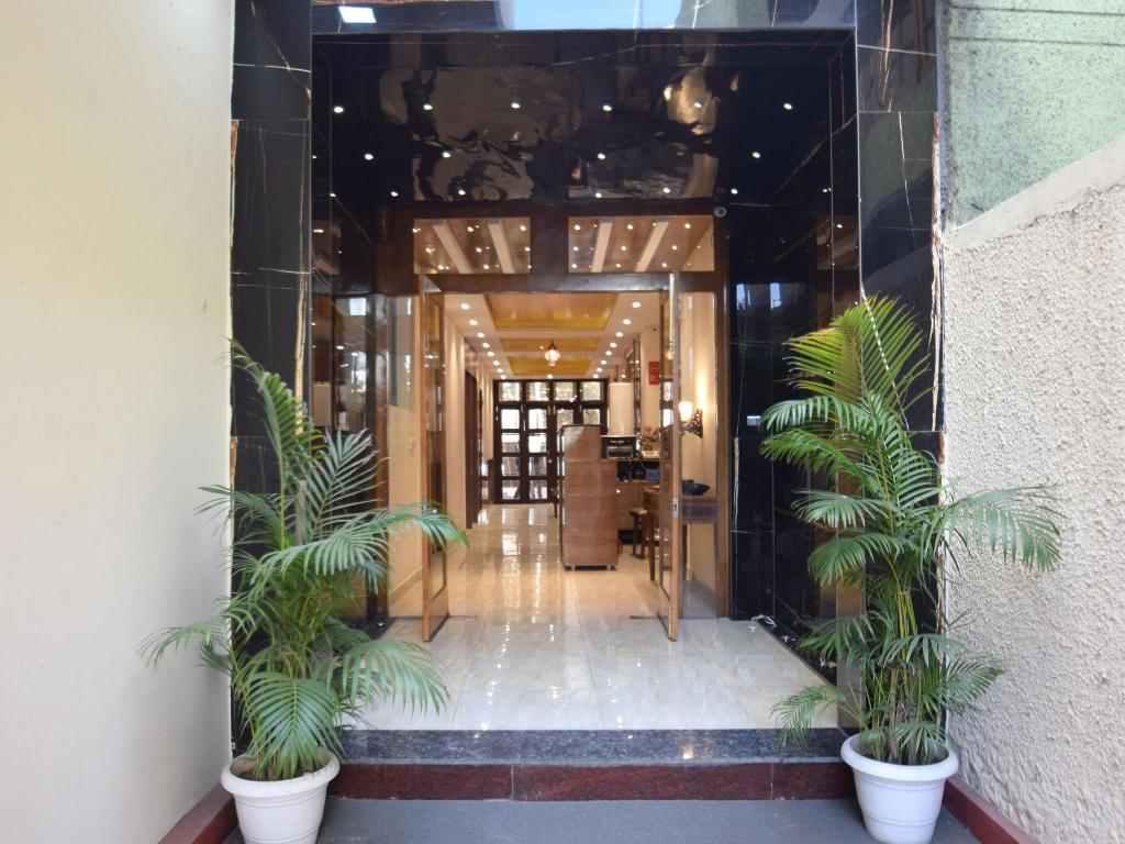 Hotel Shivalik - Tap to explore photos