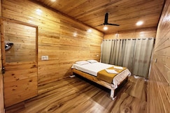 Sea Rock Wooden Cotttage, Malvan