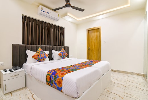 FabHotel Leela Inn - Nr. Park Circus 7 Point