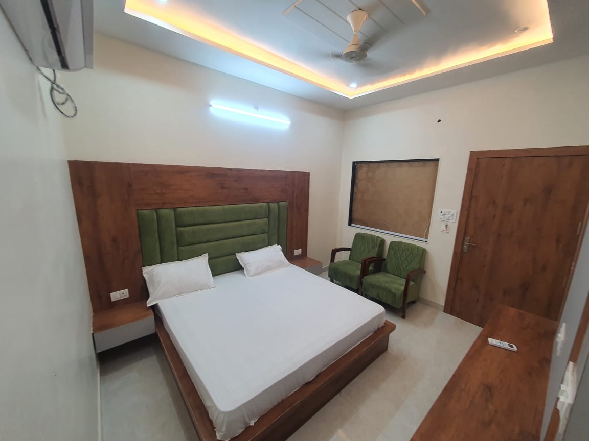 Hotel Goverdhan Inn - Tap to explore photos
